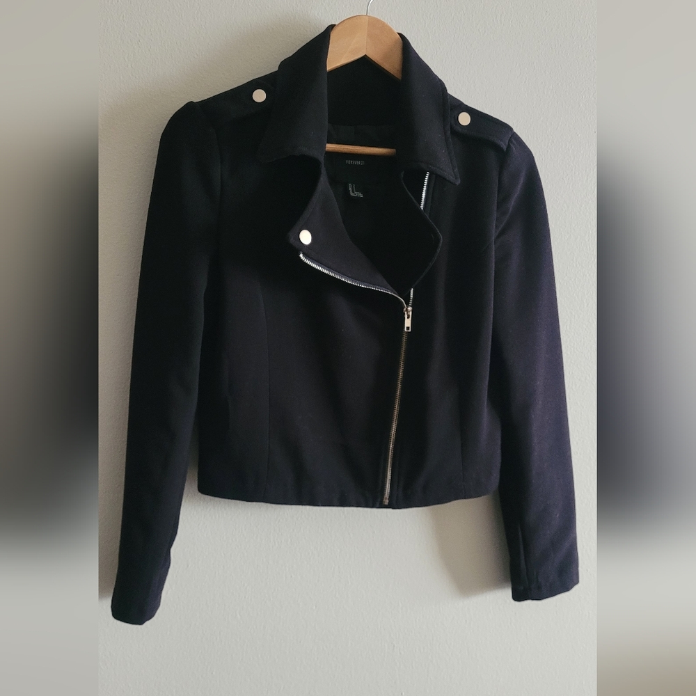 Y2K Forever 21 cropped jacket Women's small, black with gold zipper detailing